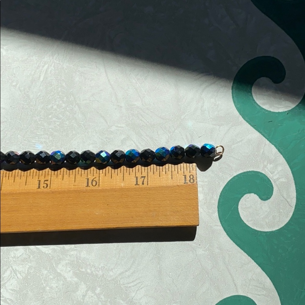 Vintage iridescent Jet glass bead necklace - Picture 5 of 5